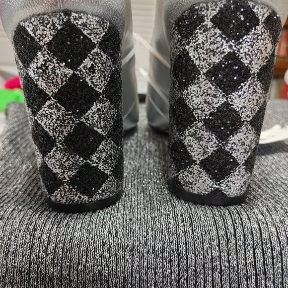 NWT KATY PERRY SILVER & BLACK HEELS - Picture 4 of 9